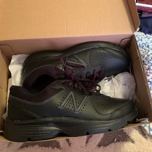 NEW NEVER WORN NEW BALANCE SHOES SIZE 6.5
